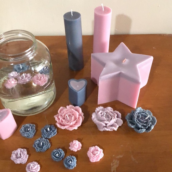 Handmade with ❤️&✌🏻 Candles - Picture 1 of 6